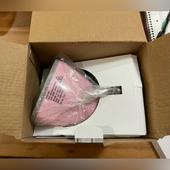 True & Tidy: Light pink Hand held steamer 600 watts easy to use steamer in box. - Picture 5 of 5